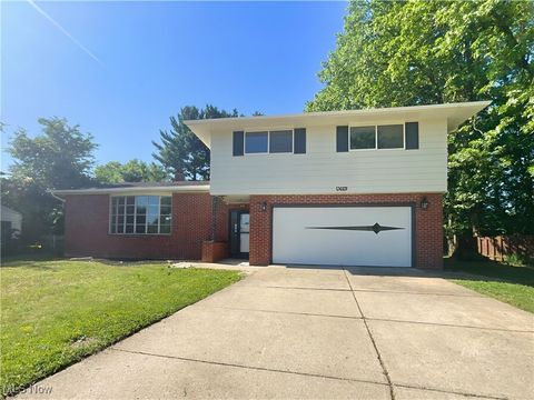 13689 Pineview Court, Cleveland, OH 44130 - #: 5109199