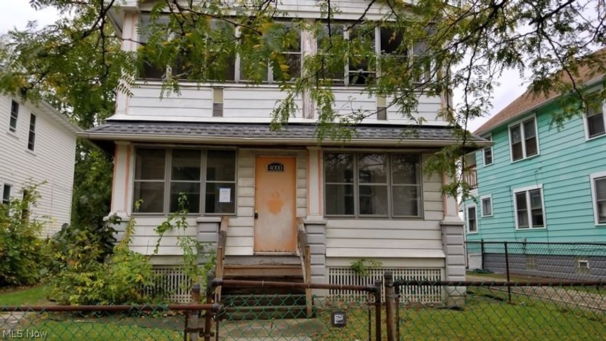 Spacious duplex in the heart of Cleveland, customize to your liking, live in one and rent out the other!  Great income property.  Close to everything.