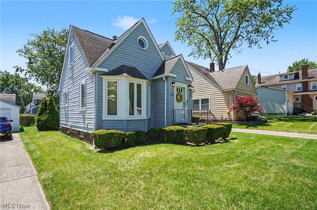 Photo of 350 Wayne Avenue, Akron, OH 44301 (MLS # 5213790)