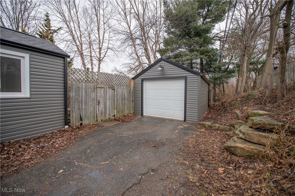 Photo of 226 Hawthorne Avenue NE, Massillon, OH 44646 (MLS # 5177903)