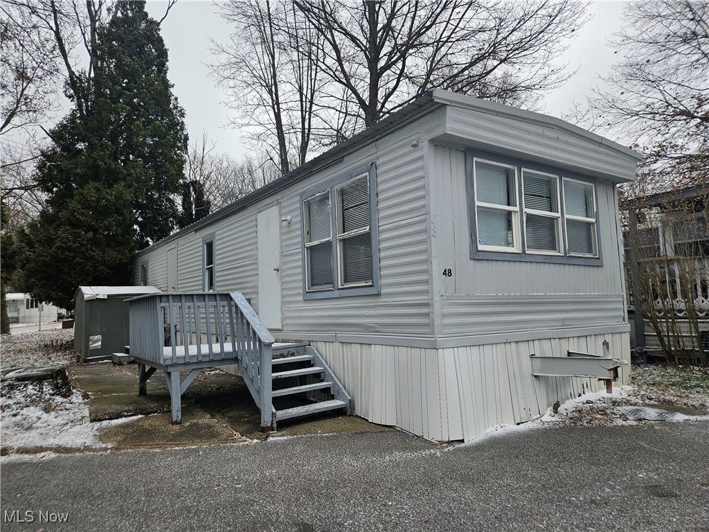 Photo of 2305 E Waterloo Road, Akron, OH 44312 (MLS # 5178849)