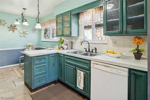 Tiny photo for 725 N Hawkins Avenue, Akron, OH 44313 (MLS # 5184737)