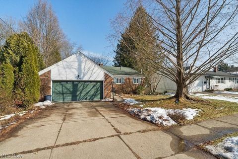 Tiny photo for 725 N Hawkins Avenue, Akron, OH 44313 (MLS # 5184737)