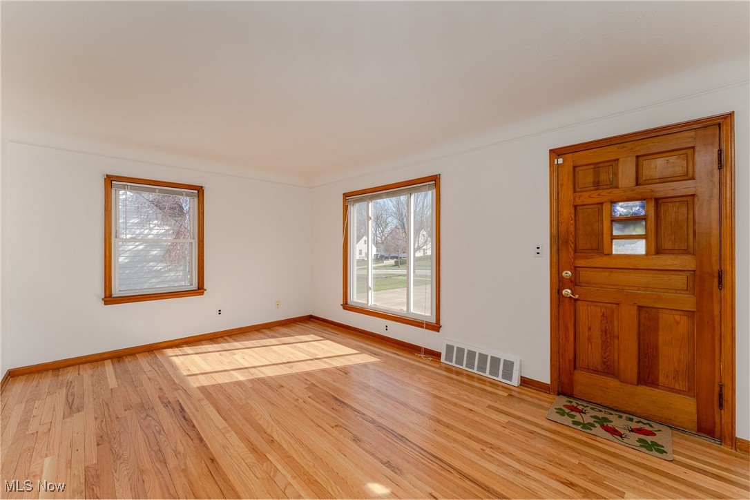 5240 Robinhood Drive, Willoughby, Ohio image 3