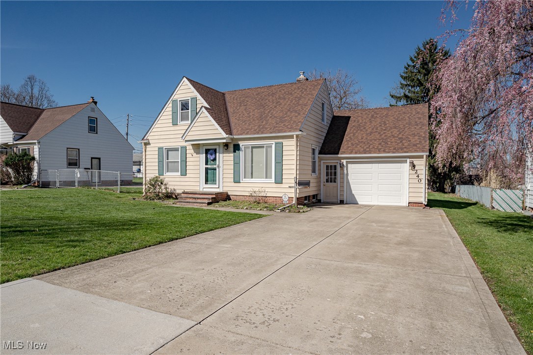 5240 Robinhood Drive, Willoughby, Ohio image 2