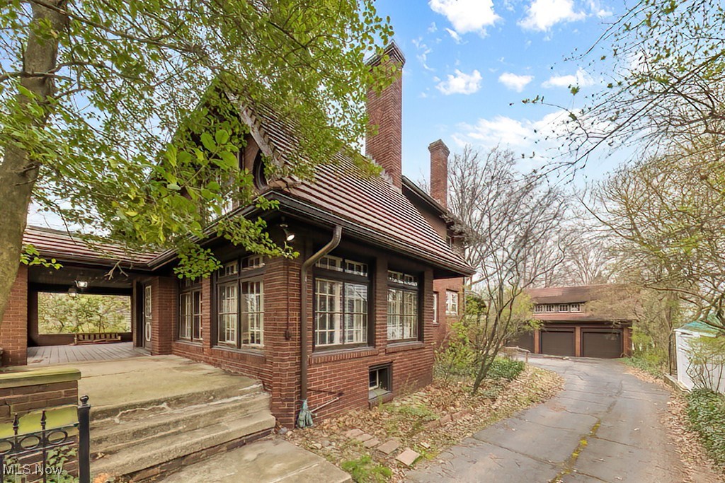 245 Merriman Road