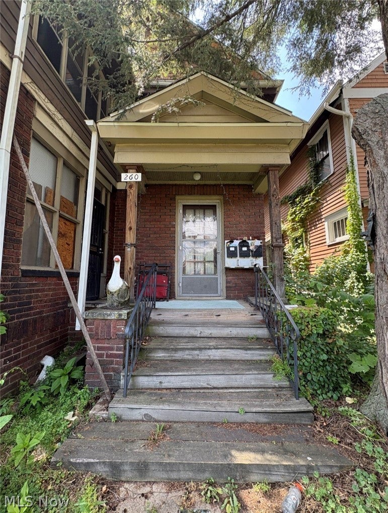 Photo of 260 Oakdale Avenue, Akron, OH 44302 (MLS # 5223593)