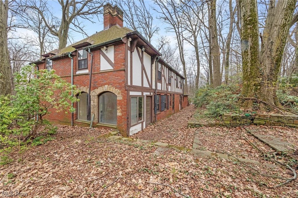 Photo of 1884 S Belvoir Boulevard, South Euclid, OH 44121 (MLS # 5199622)