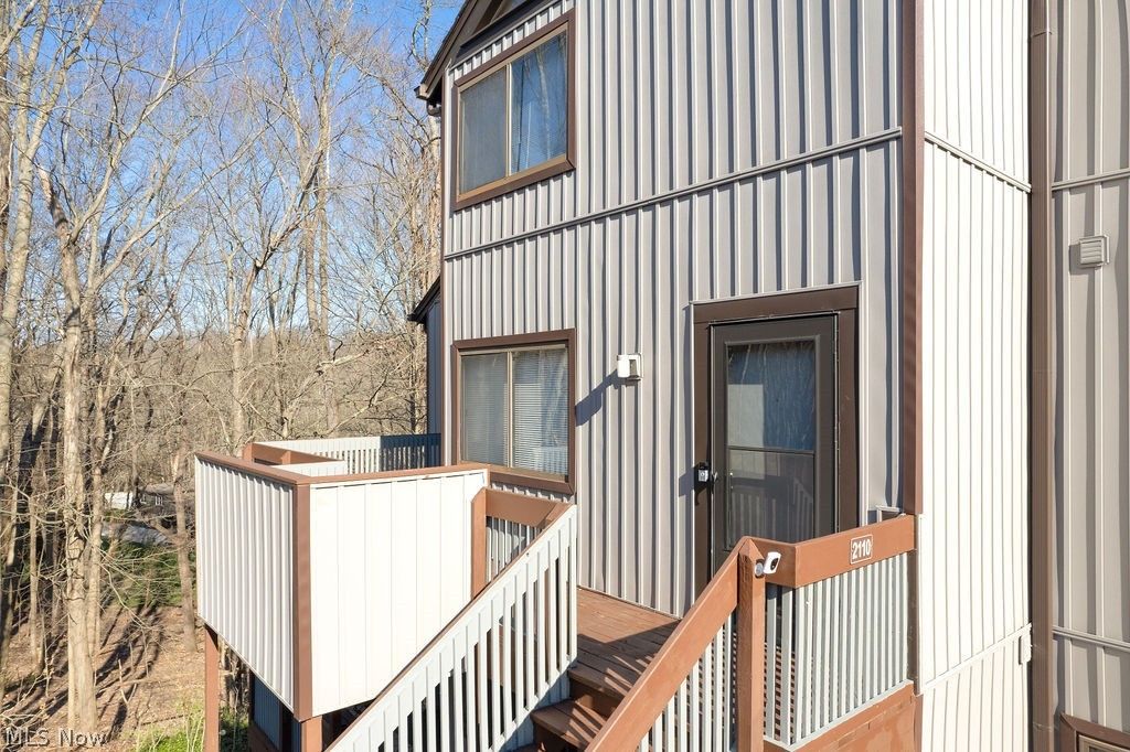 Photo of 2110 Pinebrook Trail, Cuyahoga Falls, OH 44223 (MLS # 5200095)