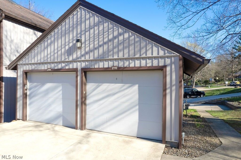 Photo of 2110 Pinebrook Trail, Cuyahoga Falls, OH 44223 (MLS # 5200095)