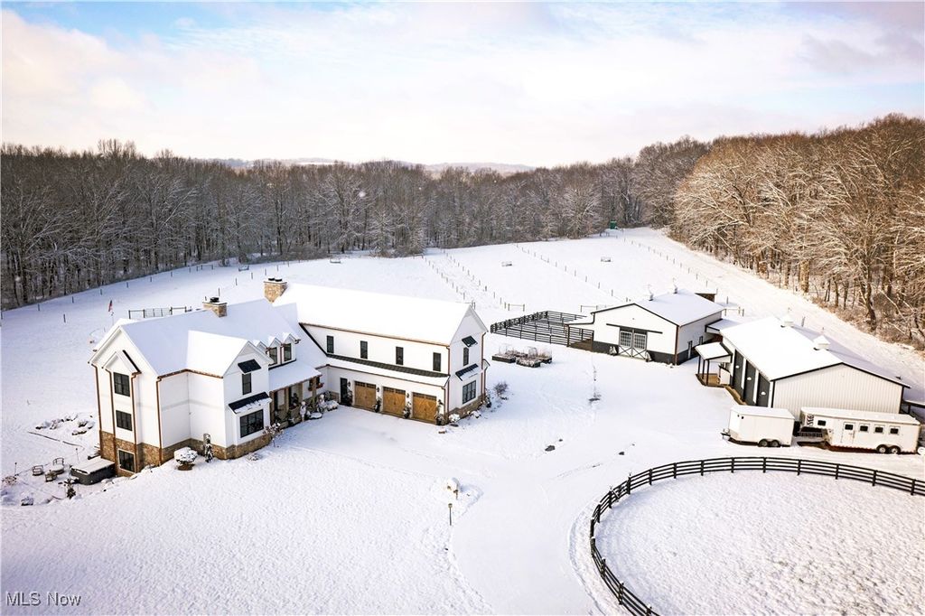 Photo of 2200 W Comet Road, New Franklin, OH 44216 (MLS # 5175367)