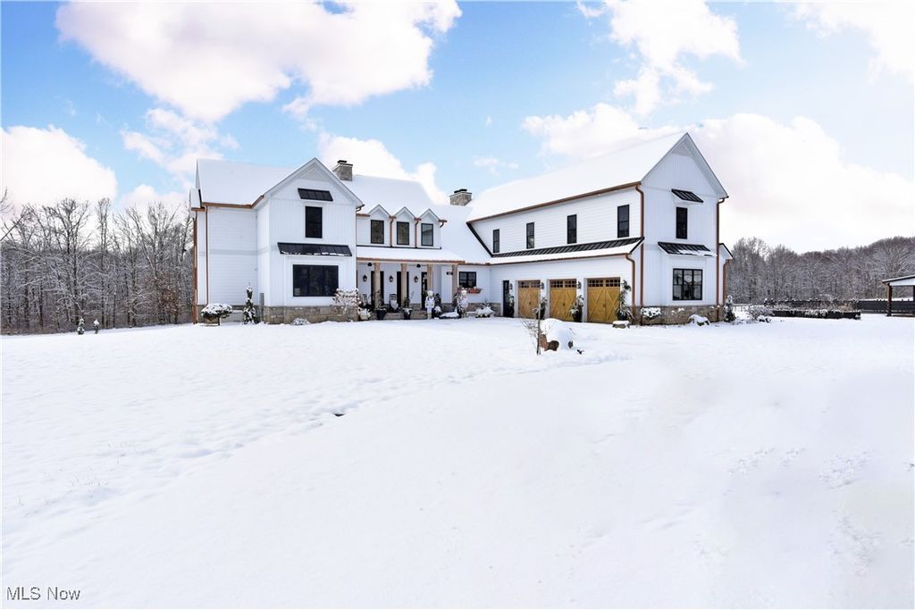 Photo of 2200 W Comet Road, New Franklin, OH 44216 (MLS # 5175367)