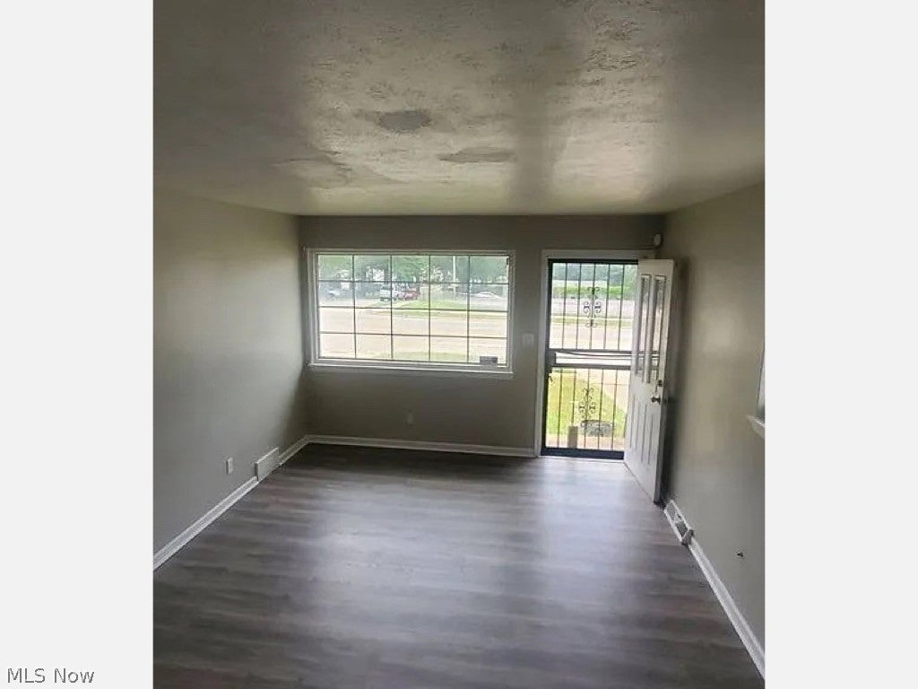 4595 Lee Road