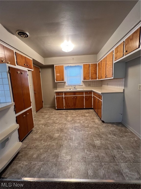 Guaranted Inv Co 01 - Residential Lease