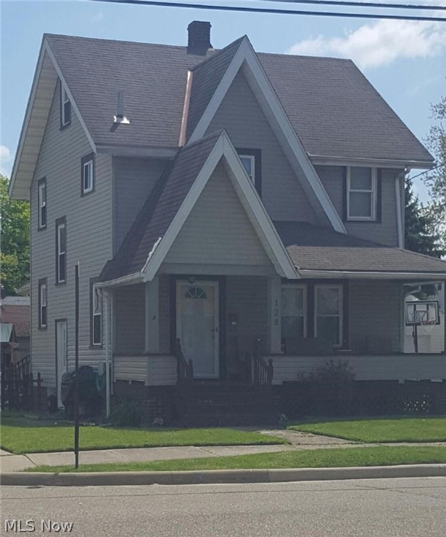 Located in the heart of North Canton this is a 4 bedroom, 2 full baths with a first floor master bedroom and a upstairs bonus room! Hardwood floors, fenced in back yard, updated windows and water heaters. Great location near parks, shops and restaurants! You will love it!