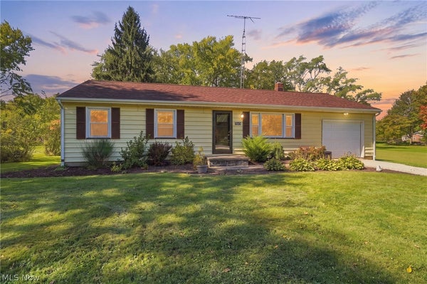 1595 KENYON AVE SW, MASSILLON, OH 44647 - Image 387e58a04bb944bfbfe78c3f8a194b0d/709519894