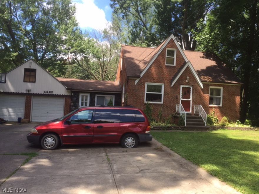 Diamond in the rough!!!!Good size kitchen with maple cabinets(some broken), granite counters(broken corner of granite) opens to huge family room that overlooks park-like yard, boasts stone fireplace and has few broken windows. Full bath has been updated, ceiling fans in the bedrooms(broken doors and some holes in the walls). Breezeway connects garage and the house as a mudroom. House needs a lot of TLC, but has good potential.