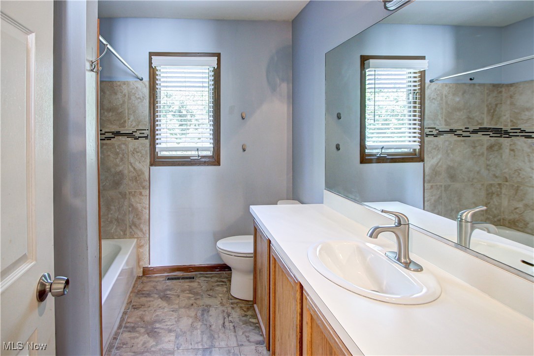 15030 Waterford Drive, North Royalton, Ohio image 27