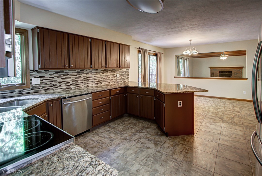 15030 Waterford Drive, North Royalton, Ohio image 9