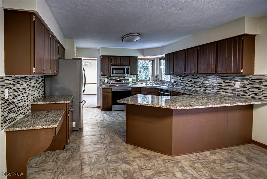 15030 Waterford Drive, North Royalton, Ohio image 13