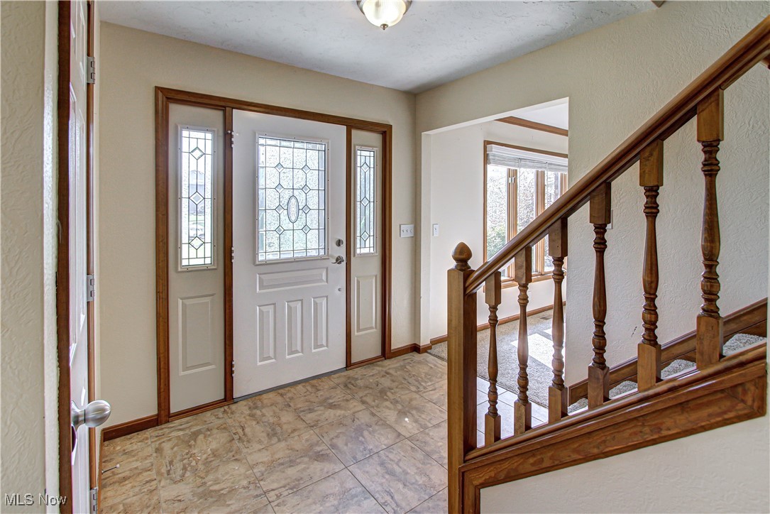 15030 Waterford Drive, North Royalton, Ohio image 2