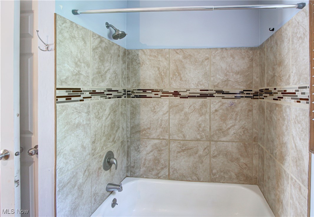 15030 Waterford Drive, North Royalton, Ohio image 28