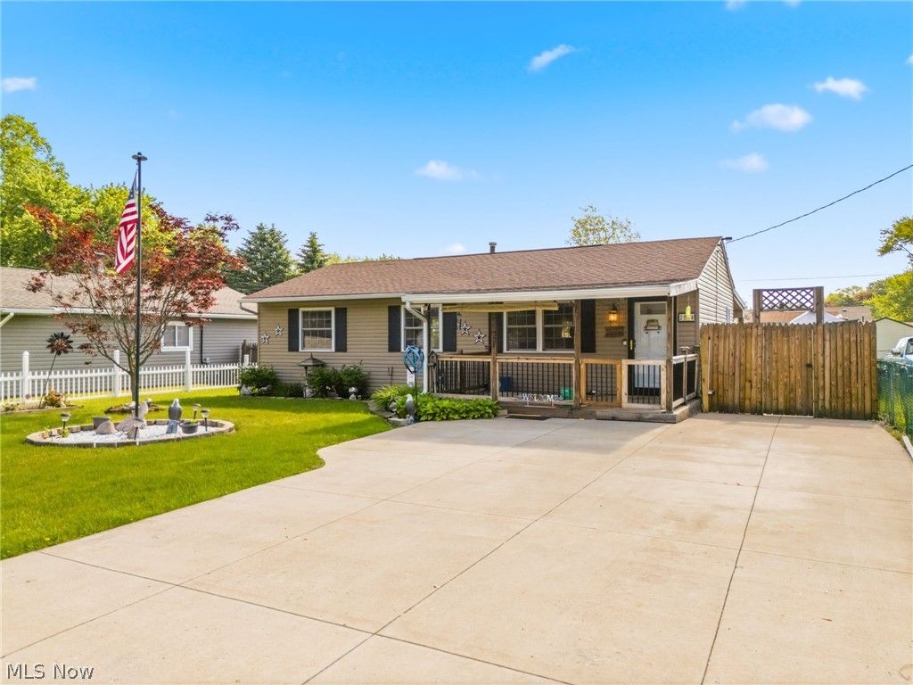 Photo of 2534 Bollinger Avenue NE, Canton, OH 44705 (MLS # 5211268)