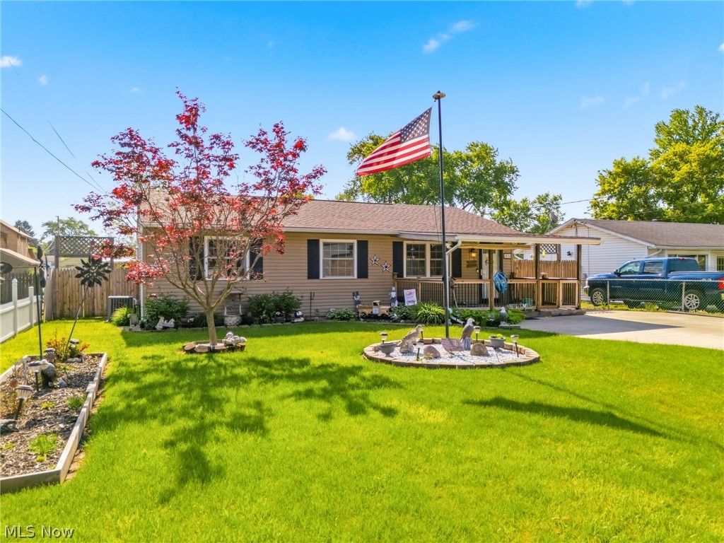 Photo of 2534 Bollinger Avenue NE, Canton, OH 44705 (MLS # 5211268)