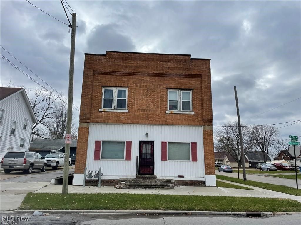 Photo of 1063 W 21st Street #Lower, Lorain, OH 44052 (MLS # 5168715)