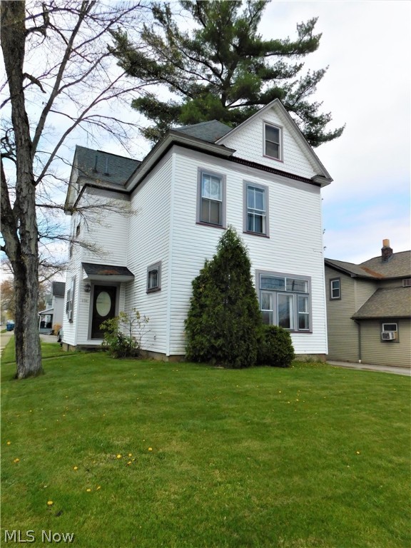 Main image without alt text