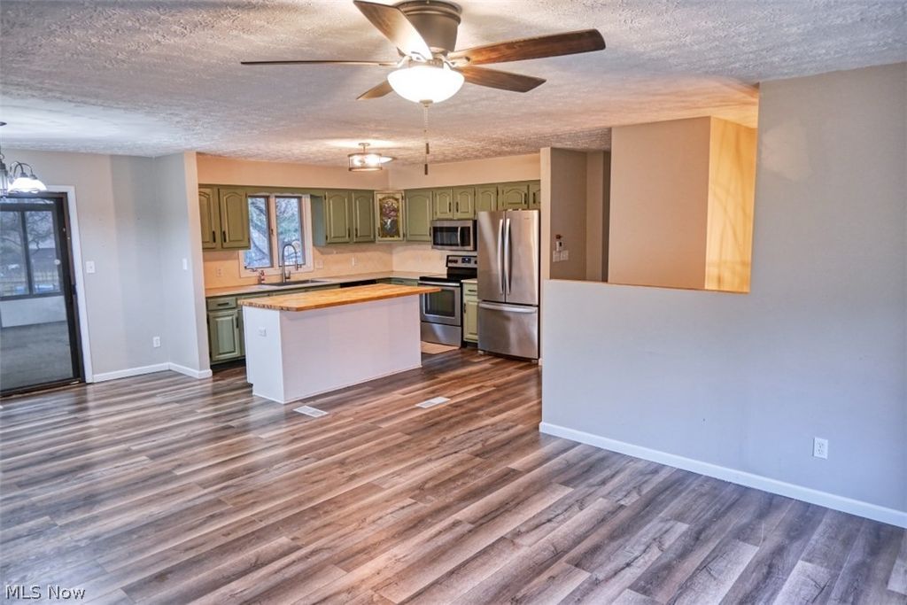 Photo of 11371 Sagebrush Avenue NE, Uniontown, OH 44685 (MLS # 5178193)