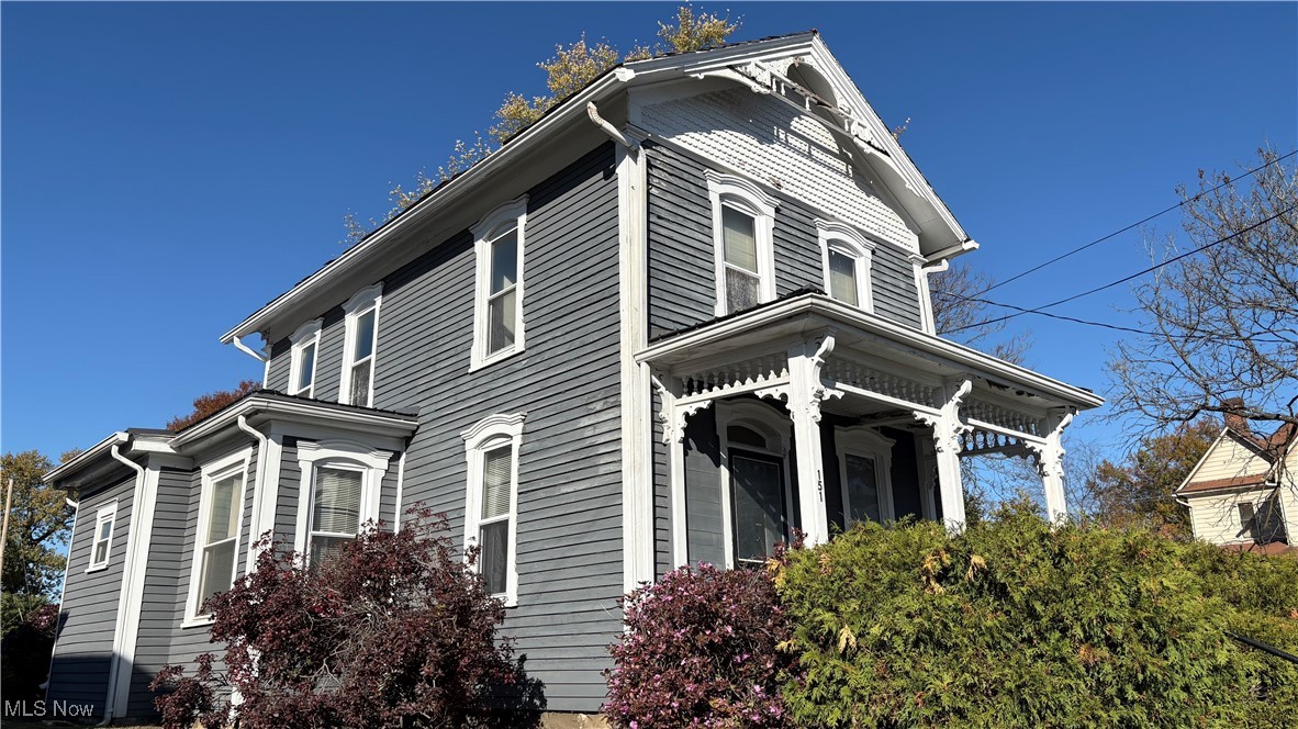 Chamberlins Western - Commercial Sale