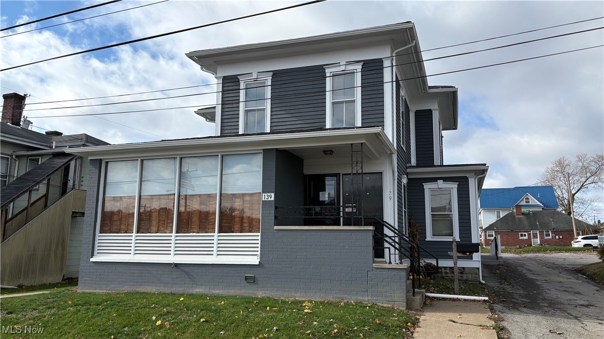 Chamberlins Western - Commercial Sale