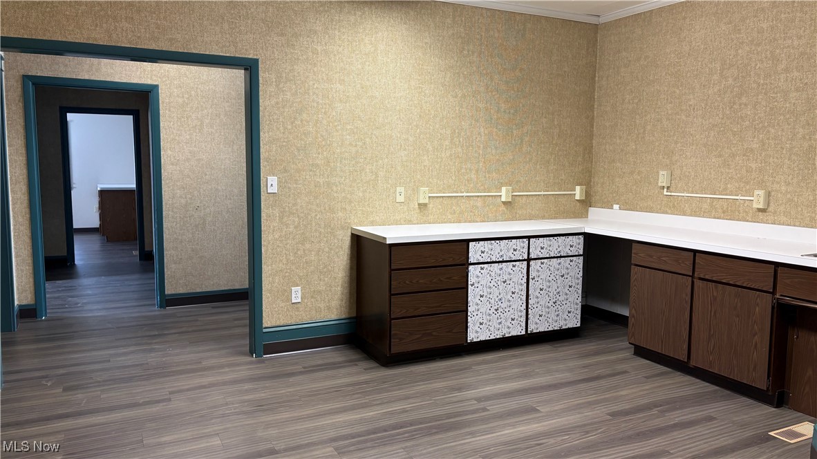 Chamberlins Western - Commercial Sale