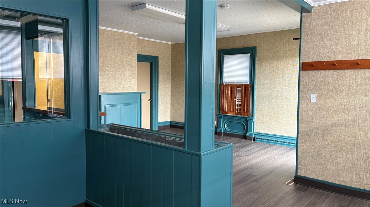 Chamberlins Western - Commercial Sale