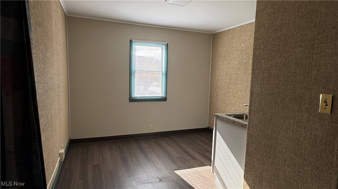 Chamberlins Western - Commercial Sale