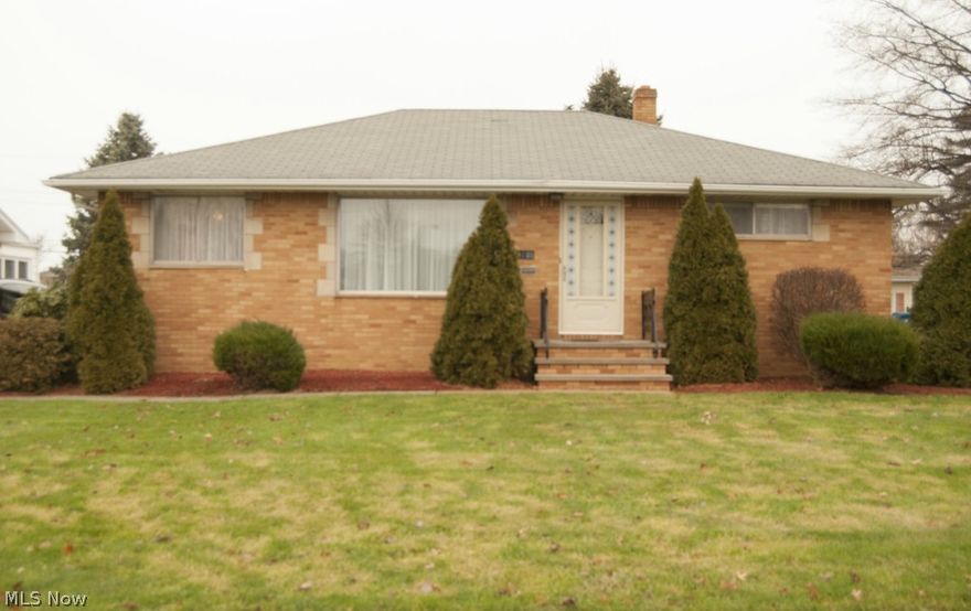 NEWLY RENOVATED BRICK RANCH ON A VERY NICELY LANDSCAPED LOT. HOME FEATURES LARGE KITCHEN WITH BREAKFAST NOOK AND GENEROUS AMOUNT OF OAK CABINETS & COUNTER SPACE. FORMAL DINING AND LIVING ROOMS FEATURE WONDERFUL LARGE PICTURE WINDOWS WITH TREATMENTS, NEWER CARPET (AND NICE HARDWOOD FLOORS UNDERNEATH). THREE BEDROOMS ALSO HAVE NICE HARDWOOD FLOORS, MANY WINDOWS AND NICE SIZE CLOSETS. LOWER LEVEL IS ALSO NICELY FINISHED: 400 SQ.FT. RECREATION ROOM WITH CARPET, FULL BATHROOM (WITH SHOWER)'LAUNDRY ROOM, PANTRY AND WORK SHOP. HOME ALSO HAS A NICE SUN ROOM TO LOUNGE AROUND ON THOSE LONG WARM EVENINGS ... TWO CAR GARAGE HAS PLENTY OF SPACE FOR EXTRA EQUIPMENT.