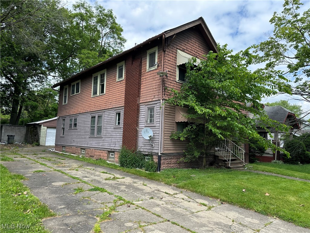 656 Saint Louis Avenue