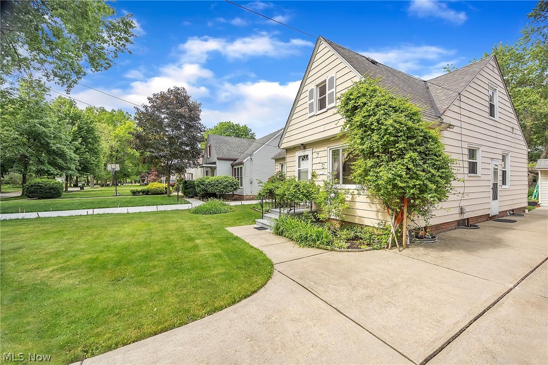 Lyndhurst Manor - Residential