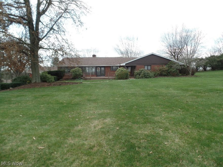 THIS STUNNING HOME IS SITUATED NEXT TO A GOLF COURSE. 4 BEDROOMS TOTAL  W/2 MASTER BEDROOM SUITES W/SEPARATE BATHS, A LARGE GREAT ROOM W/FP  & BASEMENT REC ROOM W/FP & BAR, EAT IN KITCHEN, DINING ROOM & LARGE ALL SEASON ROOM!!!! BEAUTIFUL WOOD FINISH THROUGHOUT!
A MUST SEE! CALL FOR A PRIVATE SHOWING!