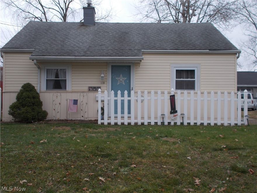 Move right in! Cute & Cozy very efficiant well maintained home. features a newer kitchen addition, feel safe with a fenced in back yard, and patio with privacy fence