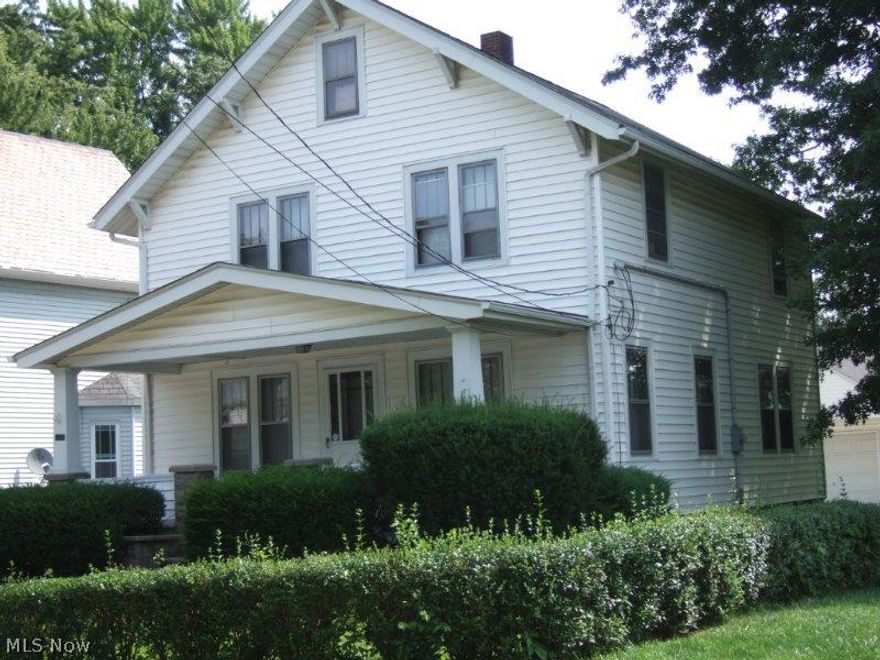 Vinyl-sided colonial with over sized 2 car garage located within walking distance to downtown Amherst and school. Hardwood floors, formal dining room, glass block windows. Furnace 2009. Electrical updated. Larger closets in bedrooms. Quick possession