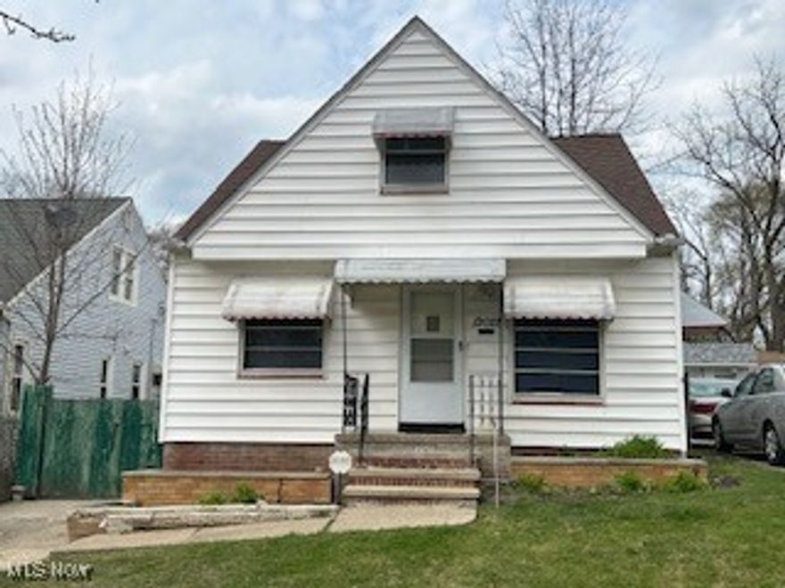 Welcome to this wonderful home in a great location!! Home needs you to bring your finishing touches!! The natural interior features are intact....it will take minimal work to restore this home back to the gem it should be! This is located in the heart of the Westpark area, close to highway, shopping, etc... Hurry up and bring your finishing touches to this gem of a home!!