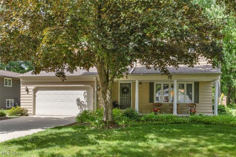 Homes For Sale - 5756 Dorothy Drive<br/> North Olmsted, OH 44070