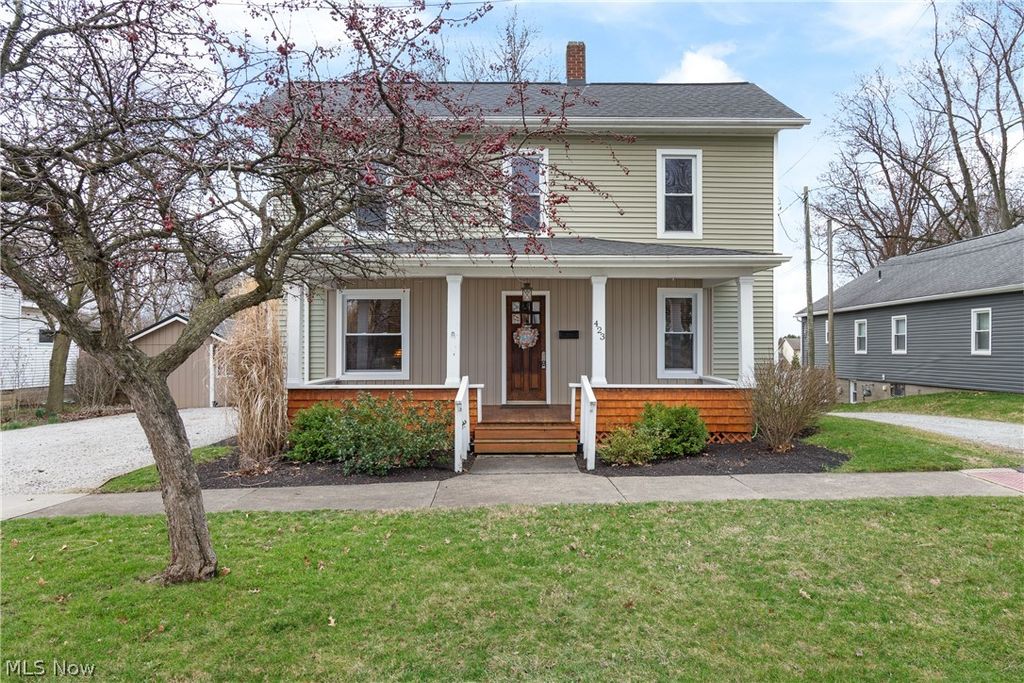 Photo of 423 W Main Street, Dalton, OH 44618 (MLS # 5194710)