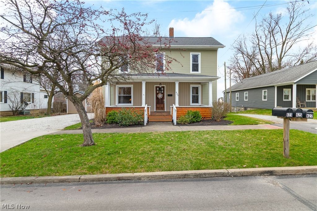 Photo of 423 W Main Street, Dalton, OH 44618 (MLS # 5194710)