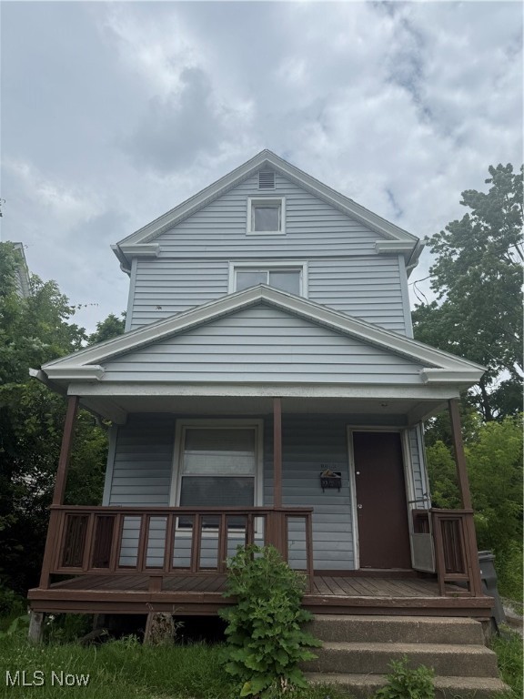 Renovated 2-bedroom home, newer hot water tank, and fixtures. Great for investment portfolio.