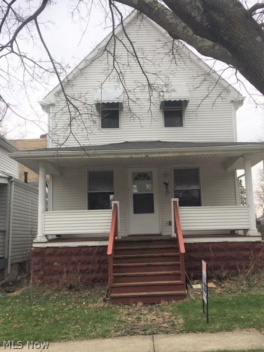 .GREAT STARTER HOME!!!REPLACEMENT WINDOWS. NEWER KITCHEN AND  BATHS. NEWER FURNACE AND HOT WATER TANK. NEWERC/AIR.NEWER UPDATED ELECTRICAL BOX.  GLASS BLOCK BASEMENT WINDOWS.WALKING DISTANCE TO DOWNTOWN BEDFORD.POSSIBLE MUTUAL DRIVEWAY.FULL UNFINISHED BASEMENT.