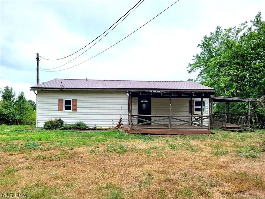 This 3-bedroom, 1-bathroom single level home is situated on a 0.441 acre lot that is mostly level. Perfect location outside city limits yet only a 10 minute drive to town. Outdoor amenities include a 2-car detached garage plus additional parking and 2 covered porches. Inside you will find a modern eat in kitchen with breakfast bar and spacious walk in pantry. The living room has views of the surrounding ridgeline. Bathroom features a corner shower plus jetted soaker tub.