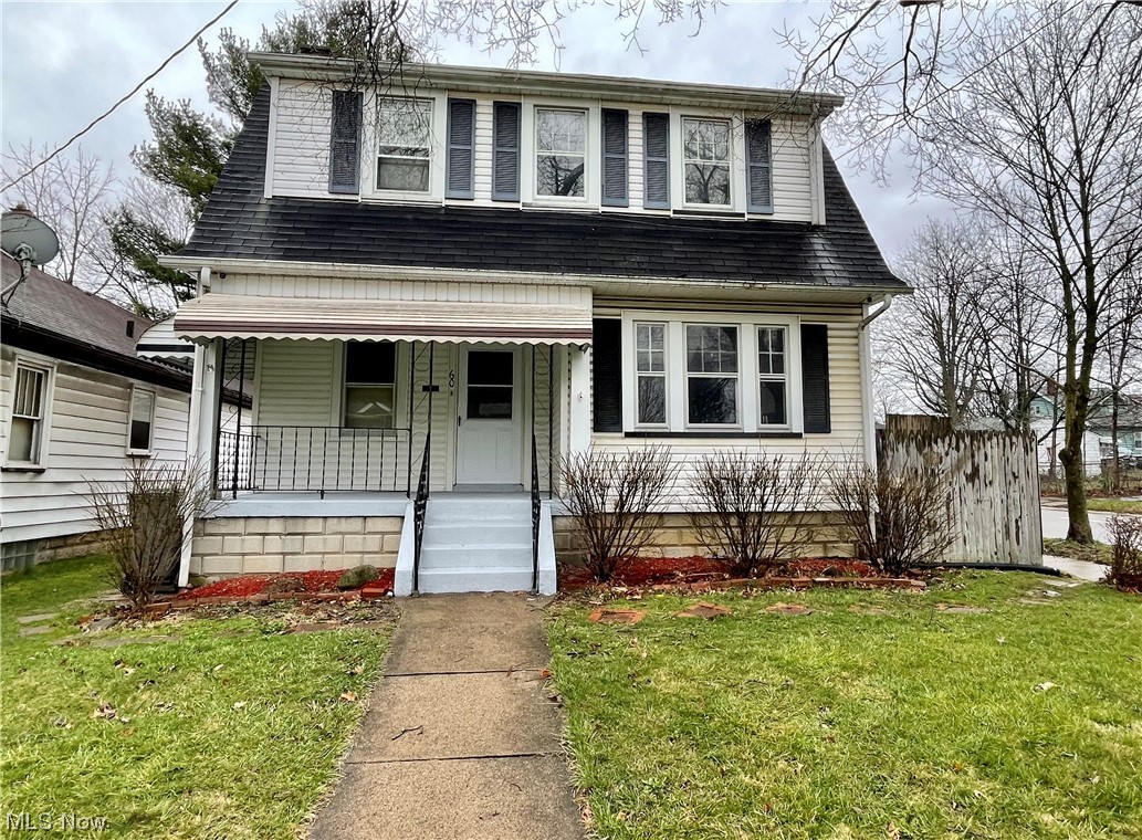 So much character in this 3 bedroom 1 bathroom home! Charming wood staircase leading to the upstairs. Hardwood floors and original woodwork throughout. Dining room features stained glass windows. New kitchen cabinets, interior doors and freshly painted. Covered front porch, backyard is fully fenced in. Call today for a private showing!
